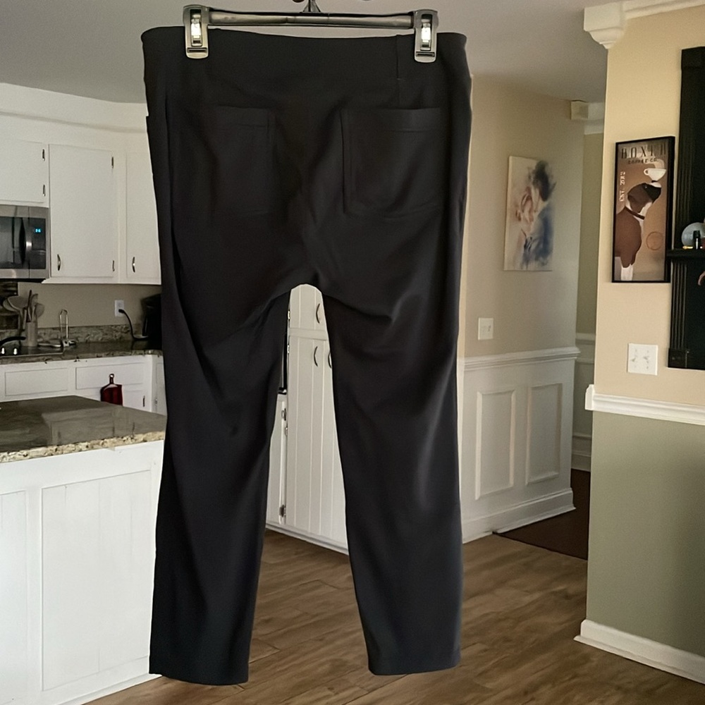 Athleta 22” Crop Leggings w Side & Back Pockets Sz Medium Black - Picture 3 of 7